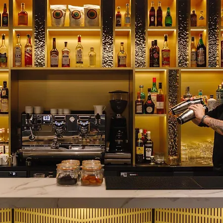 Tribe Croix Rousse 4* ليون