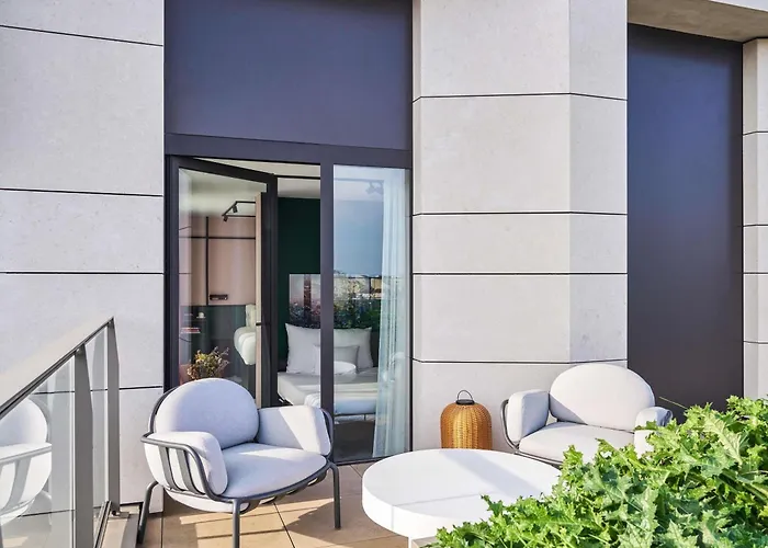 Tribe Croix Rousse Hotel 4*